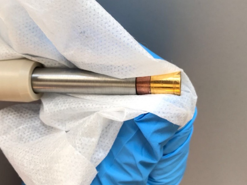 File:Cleaning electrode tip.jpg